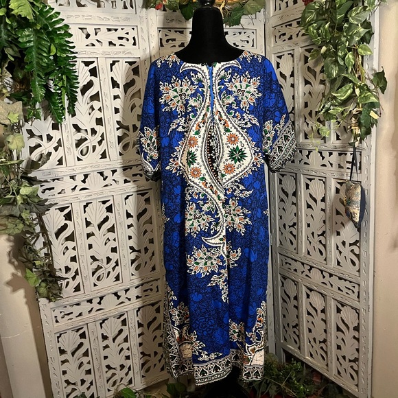 BEAUTIFUL BLUE & WHITE WITH MULTICOLORS & PATTERNS SHORT SLEEVE KAFTAN DRESS - Picture 7 of 10